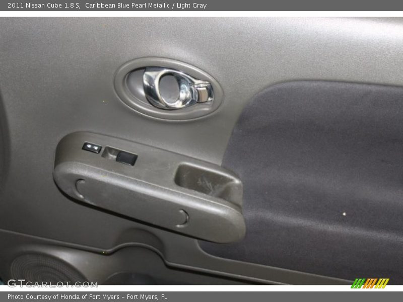 Caribbean Blue Pearl Metallic / Light Gray 2011 Nissan Cube 1.8 S