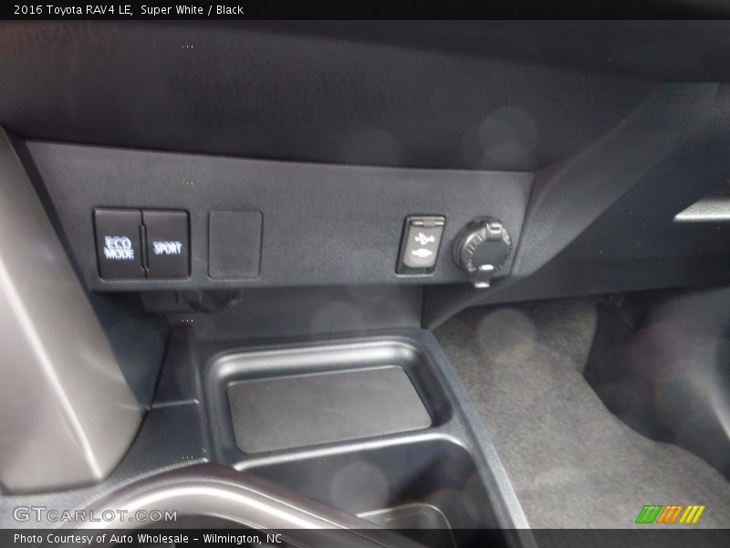 Super White / Black 2016 Toyota RAV4 LE