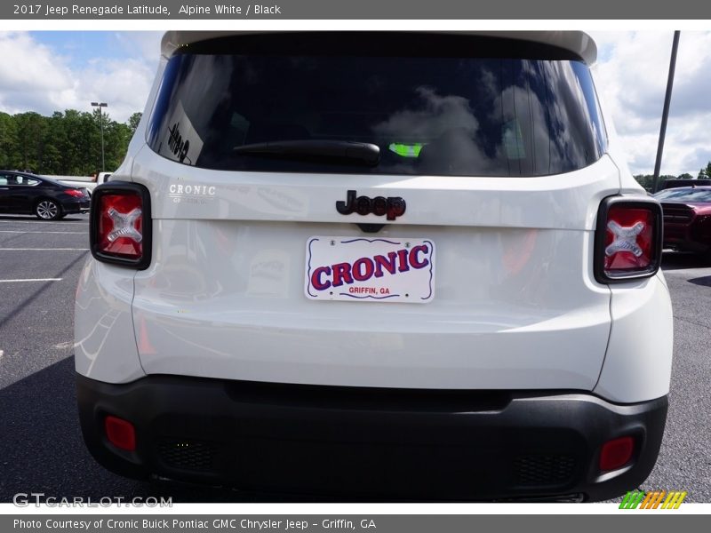 Alpine White / Black 2017 Jeep Renegade Latitude