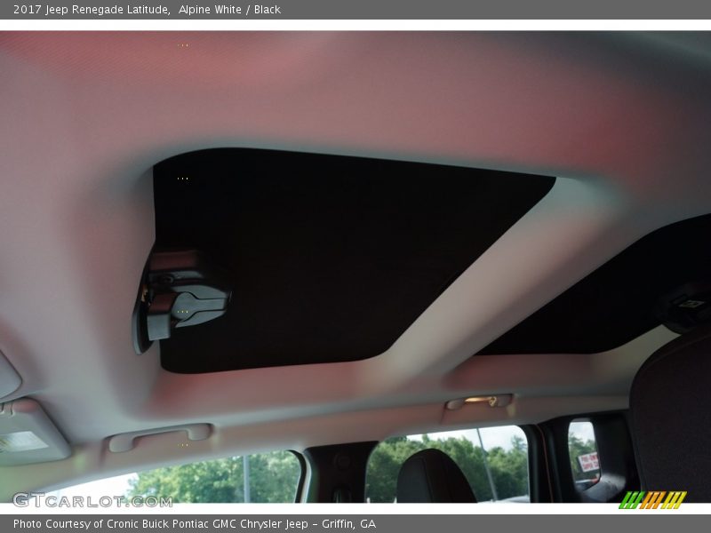 Alpine White / Black 2017 Jeep Renegade Latitude