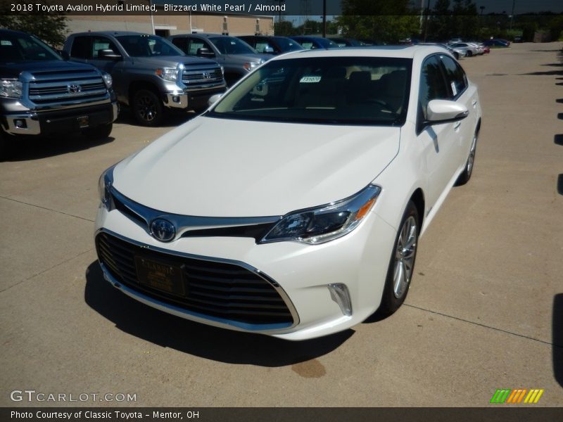 Blizzard White Pearl / Almond 2018 Toyota Avalon Hybrid Limited