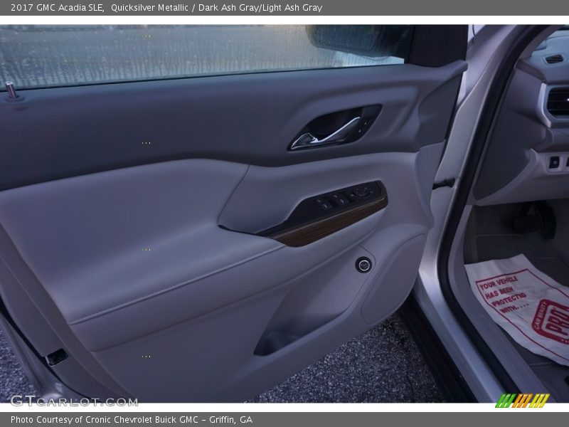 Quicksilver Metallic / Dark Ash Gray/Light Ash Gray 2017 GMC Acadia SLE