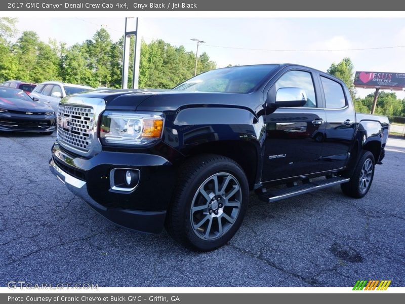 Front 3/4 View of 2017 Canyon Denali Crew Cab 4x4