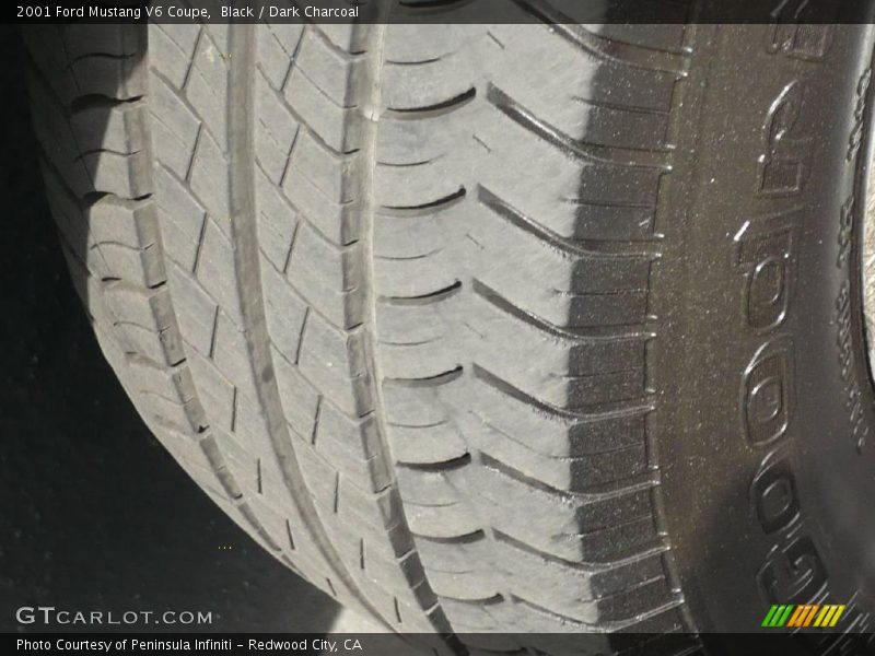 Black / Dark Charcoal 2001 Ford Mustang V6 Coupe