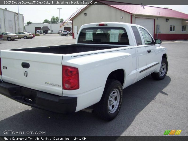Bright White / Medium Slate Gray 2005 Dodge Dakota ST Club Cab