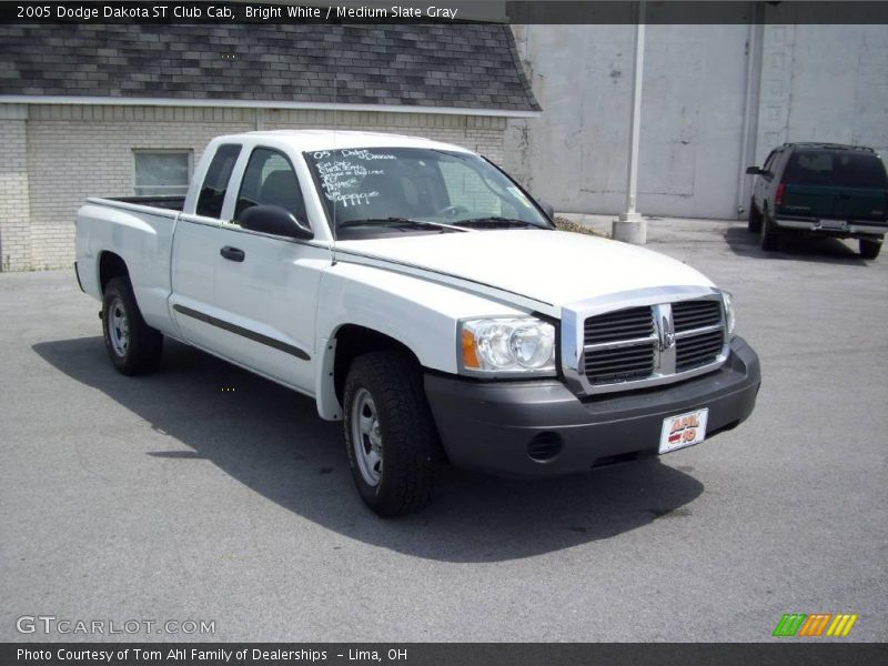Bright White / Medium Slate Gray 2005 Dodge Dakota ST Club Cab