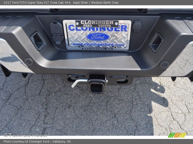 Ingot Silver / Medium Earth Gray 2017 Ford F250 Super Duty XLT Crew Cab 4x4