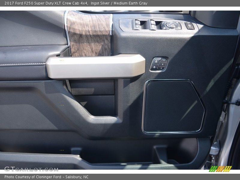 Ingot Silver / Medium Earth Gray 2017 Ford F250 Super Duty XLT Crew Cab 4x4