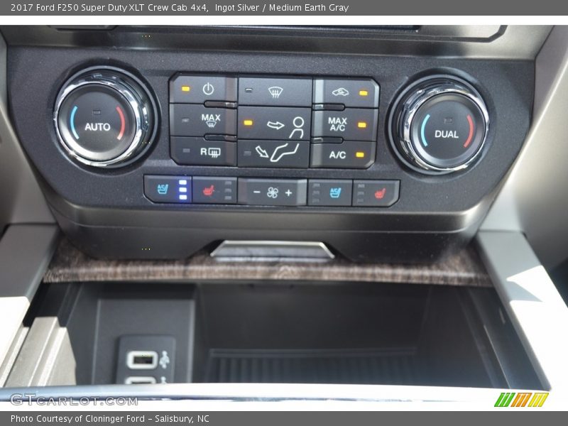 Ingot Silver / Medium Earth Gray 2017 Ford F250 Super Duty XLT Crew Cab 4x4