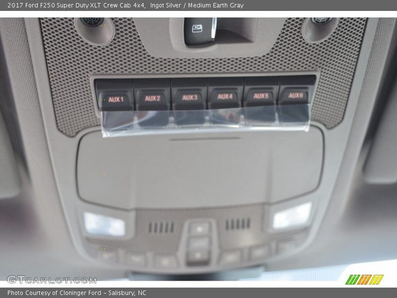 Ingot Silver / Medium Earth Gray 2017 Ford F250 Super Duty XLT Crew Cab 4x4