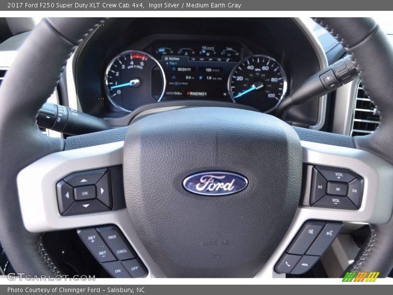 Ingot Silver / Medium Earth Gray 2017 Ford F250 Super Duty XLT Crew Cab 4x4