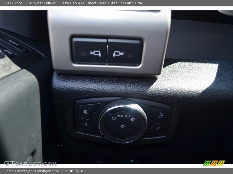 Ingot Silver / Medium Earth Gray 2017 Ford F250 Super Duty XLT Crew Cab 4x4