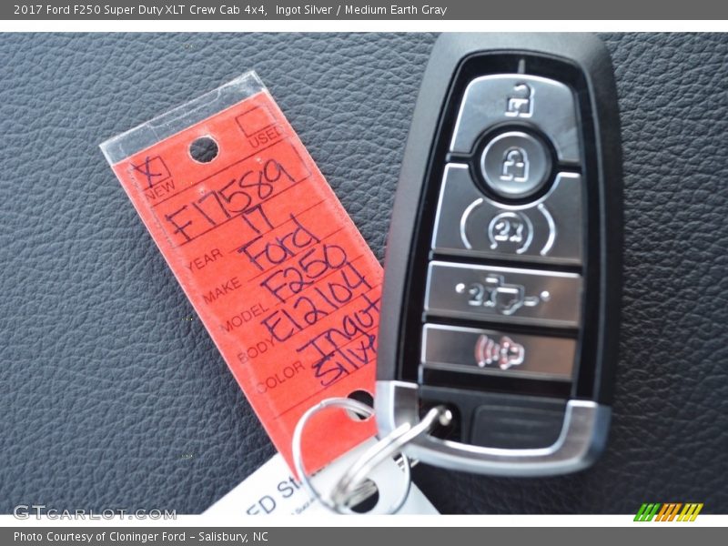 Ingot Silver / Medium Earth Gray 2017 Ford F250 Super Duty XLT Crew Cab 4x4
