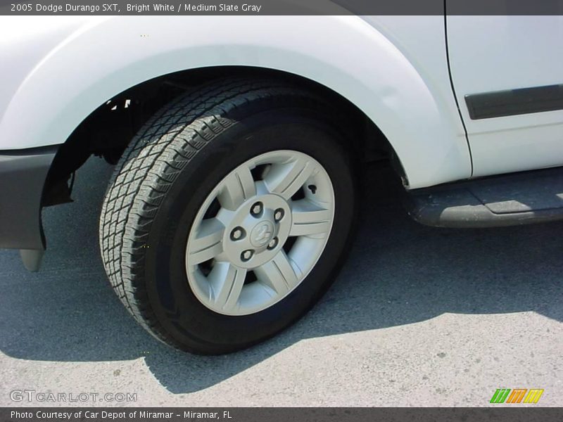 Bright White / Medium Slate Gray 2005 Dodge Durango SXT
