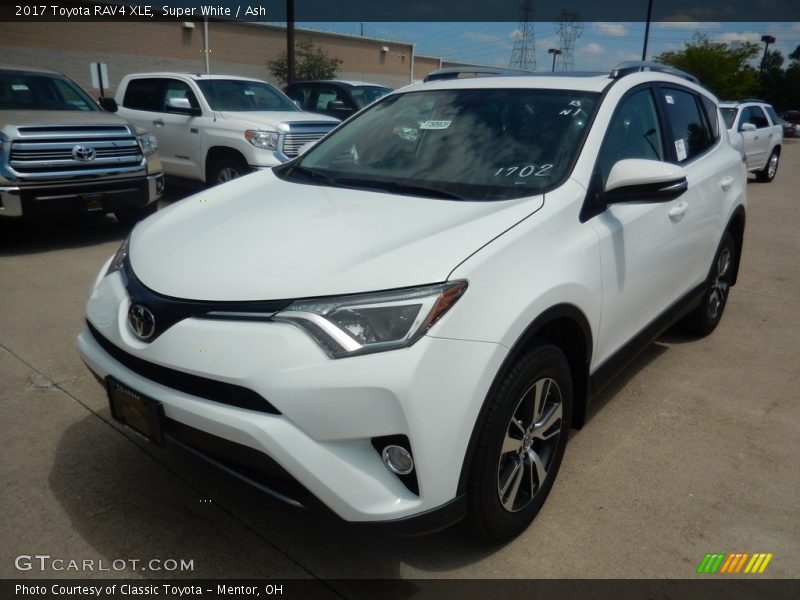 Super White / Ash 2017 Toyota RAV4 XLE