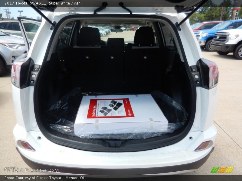 Super White / Ash 2017 Toyota RAV4 XLE
