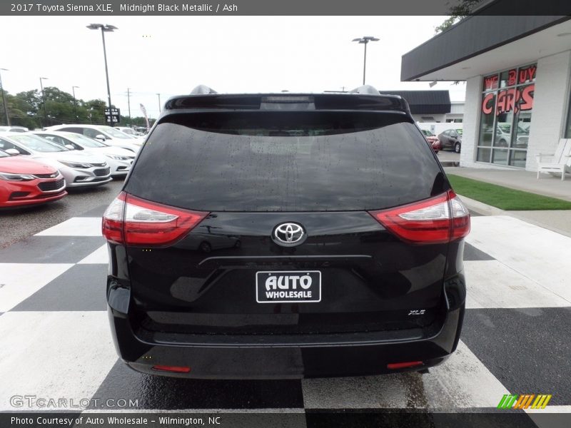 Midnight Black Metallic / Ash 2017 Toyota Sienna XLE