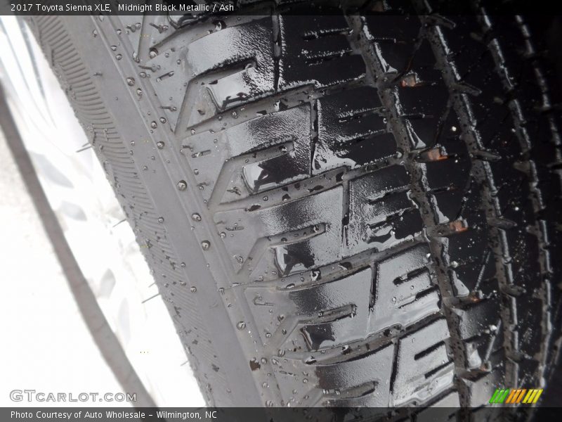 Midnight Black Metallic / Ash 2017 Toyota Sienna XLE