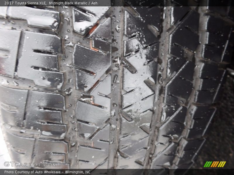 Midnight Black Metallic / Ash 2017 Toyota Sienna XLE