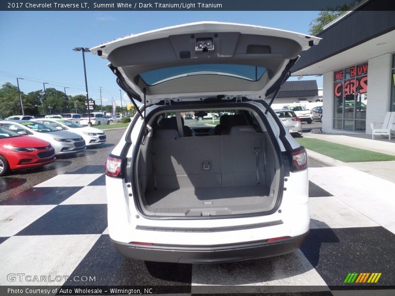 Summit White / Dark Titanium/Light Titanium 2017 Chevrolet Traverse LT