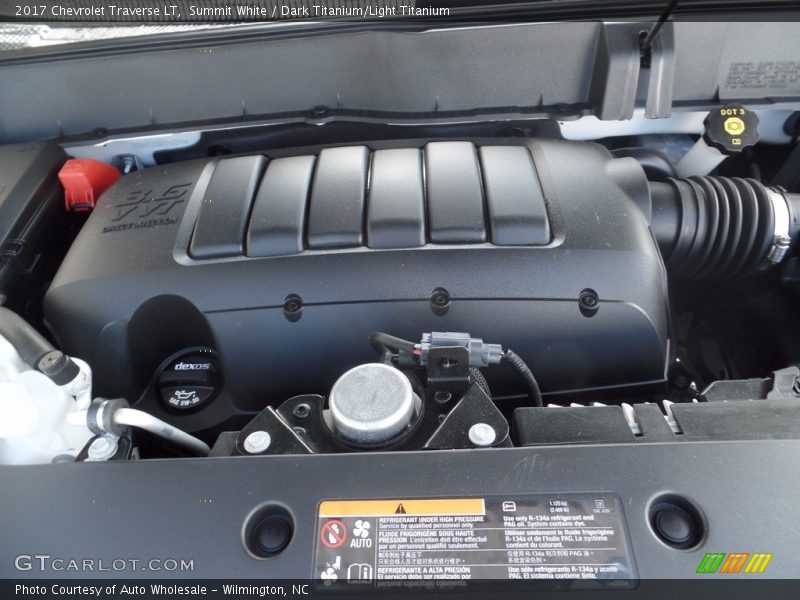 Summit White / Dark Titanium/Light Titanium 2017 Chevrolet Traverse LT