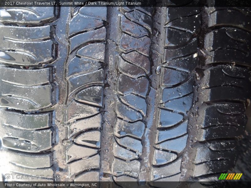 Summit White / Dark Titanium/Light Titanium 2017 Chevrolet Traverse LT