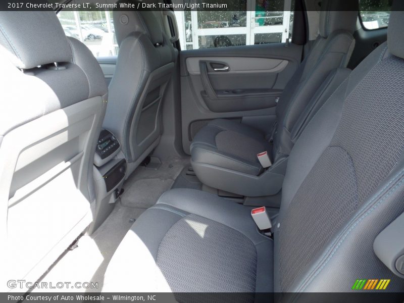 Summit White / Dark Titanium/Light Titanium 2017 Chevrolet Traverse LT