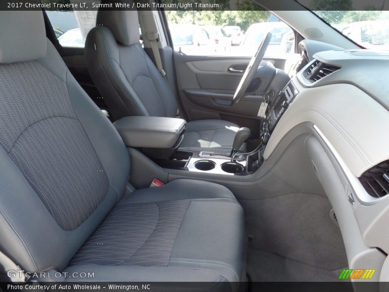 Summit White / Dark Titanium/Light Titanium 2017 Chevrolet Traverse LT