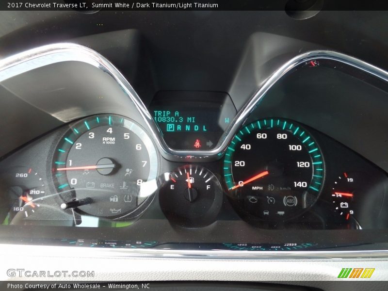Summit White / Dark Titanium/Light Titanium 2017 Chevrolet Traverse LT