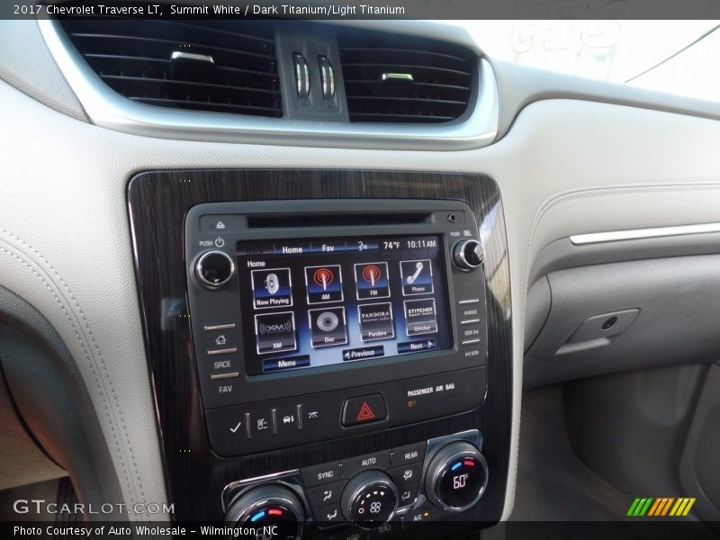 Summit White / Dark Titanium/Light Titanium 2017 Chevrolet Traverse LT