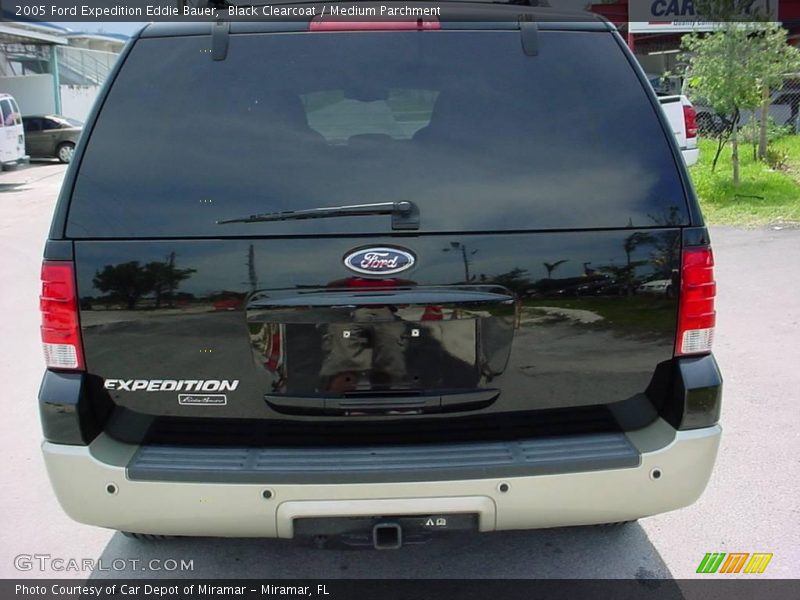 Black Clearcoat / Medium Parchment 2005 Ford Expedition Eddie Bauer