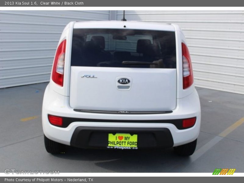 Clear White / Black Cloth 2013 Kia Soul 1.6