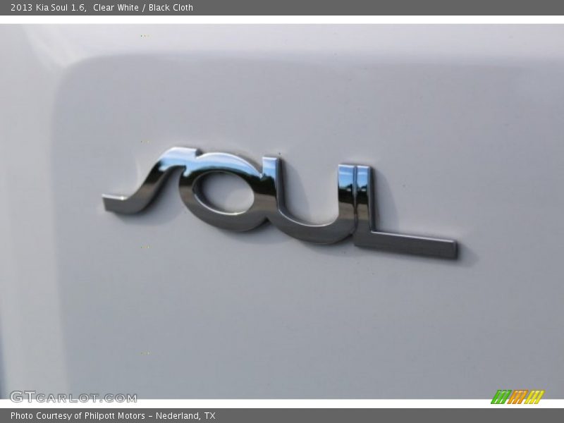 Clear White / Black Cloth 2013 Kia Soul 1.6