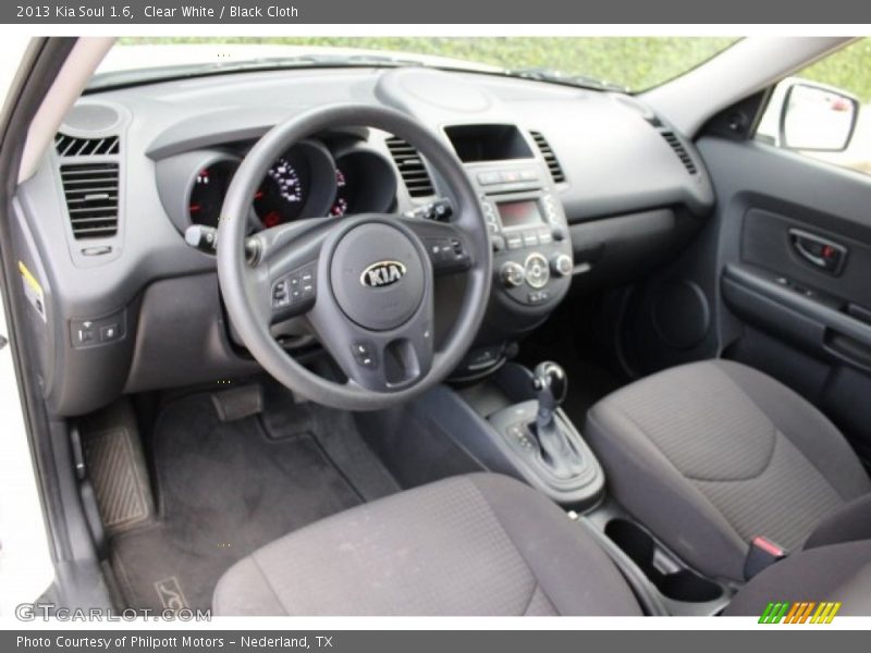 Clear White / Black Cloth 2013 Kia Soul 1.6