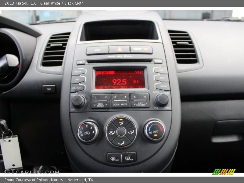 Clear White / Black Cloth 2013 Kia Soul 1.6