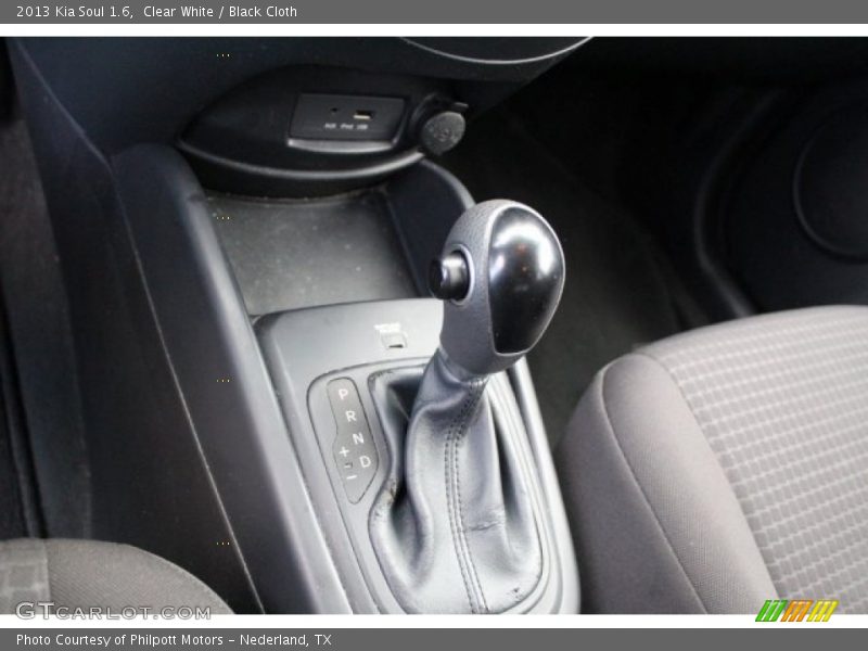 Clear White / Black Cloth 2013 Kia Soul 1.6