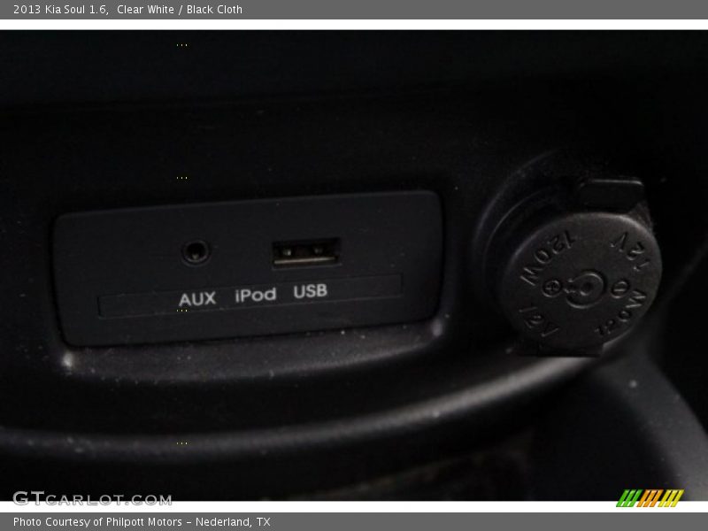 Clear White / Black Cloth 2013 Kia Soul 1.6