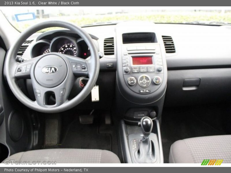 Clear White / Black Cloth 2013 Kia Soul 1.6