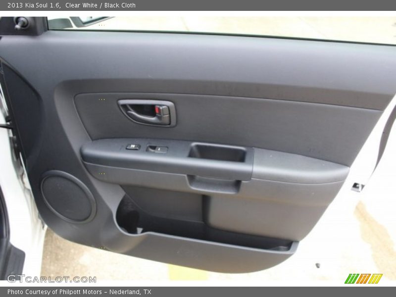 Clear White / Black Cloth 2013 Kia Soul 1.6