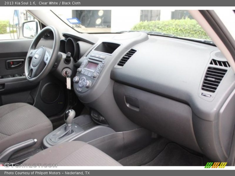 Clear White / Black Cloth 2013 Kia Soul 1.6