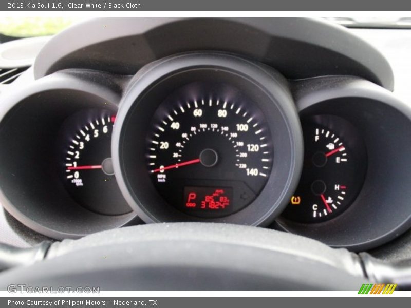 Clear White / Black Cloth 2013 Kia Soul 1.6