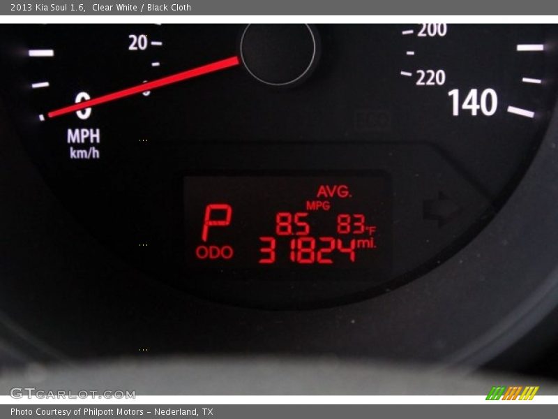 Clear White / Black Cloth 2013 Kia Soul 1.6