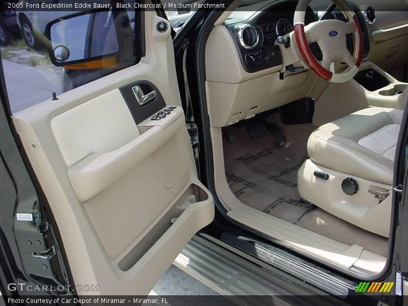 Black Clearcoat / Medium Parchment 2005 Ford Expedition Eddie Bauer