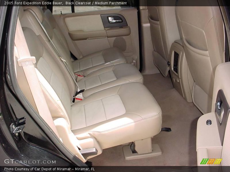 Black Clearcoat / Medium Parchment 2005 Ford Expedition Eddie Bauer