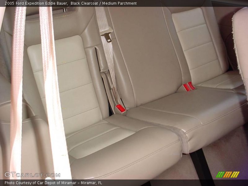 Black Clearcoat / Medium Parchment 2005 Ford Expedition Eddie Bauer