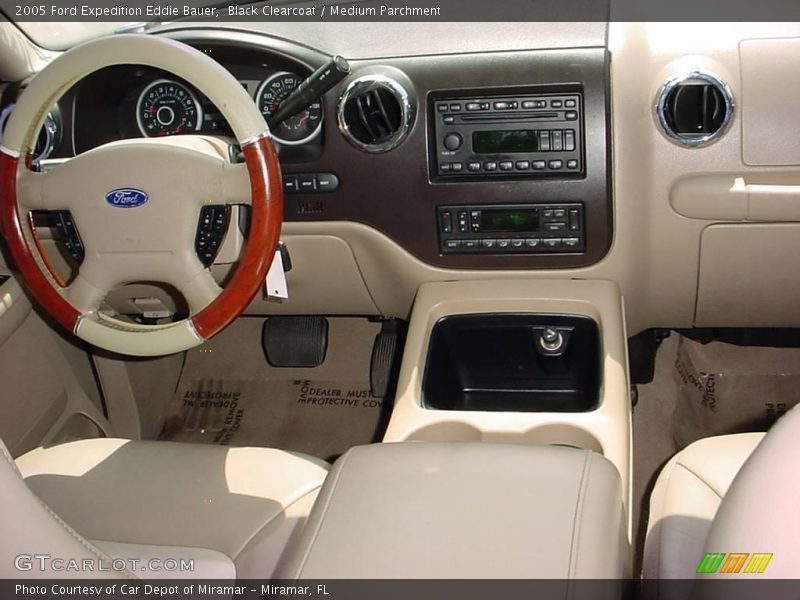Black Clearcoat / Medium Parchment 2005 Ford Expedition Eddie Bauer