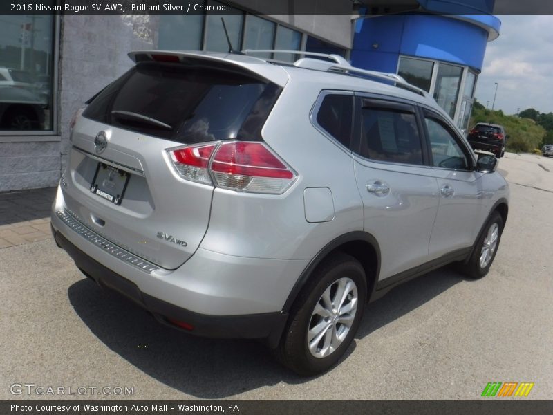 Brilliant Silver / Charcoal 2016 Nissan Rogue SV AWD