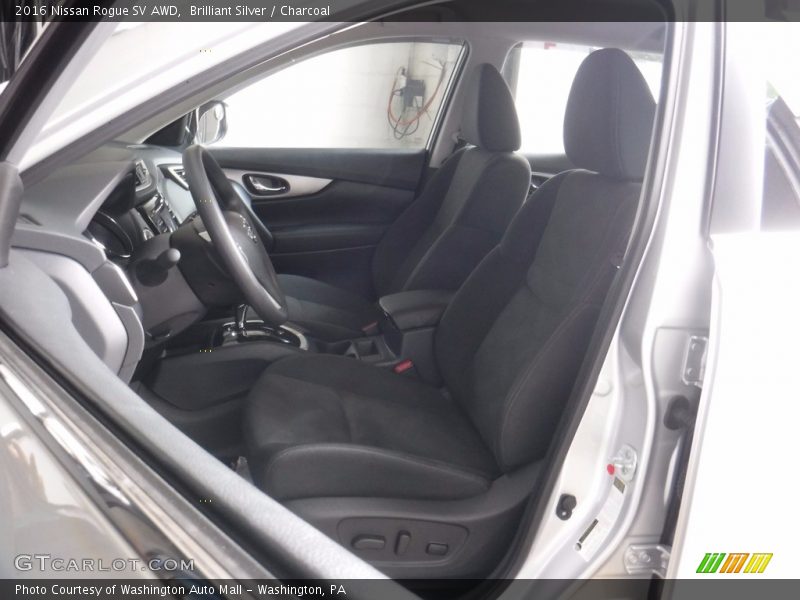 Brilliant Silver / Charcoal 2016 Nissan Rogue SV AWD