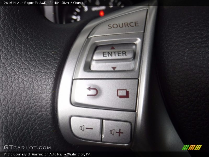 Brilliant Silver / Charcoal 2016 Nissan Rogue SV AWD