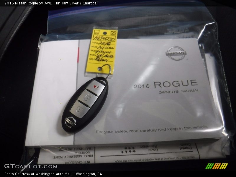 Brilliant Silver / Charcoal 2016 Nissan Rogue SV AWD